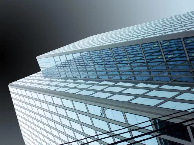 architecture, office building, glass, skyscraper, building, city, window, mirroring, modern, high, office building, office building, office building, office building, office building, building, building, building. Heizkosten und Nebenkosten bei Gewerbeflächen abrechnen