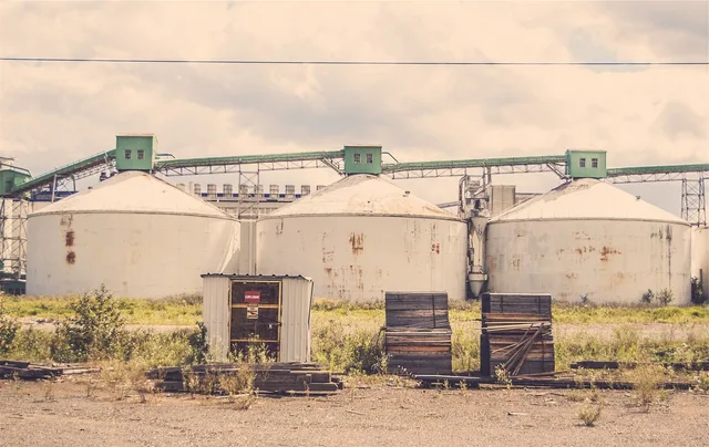 industriell, silos, lagerhallen. Nebenflächen im Gewerbeobjekt bewerten: Anteil und Nutzen
