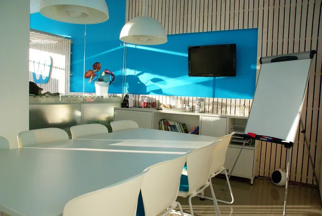 office space, office, sunny, coworking, meeting, meeting room, business, space, room, desk, design, light, office interior, decoration, modern office interior, wood, office space, office space, office space, office space, office space, office, office, office, coworking, meeting room, office interior. Raumbedarf für Büros ermitteln: Methoden und Quellen